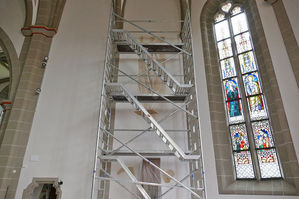 Malerischer Spiegel am Tabernakel in St. Crescentius (Foto: Karl-Franz Thiede)